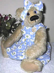 Daisy is a cute Teddy Bear girlfriend to Greggan